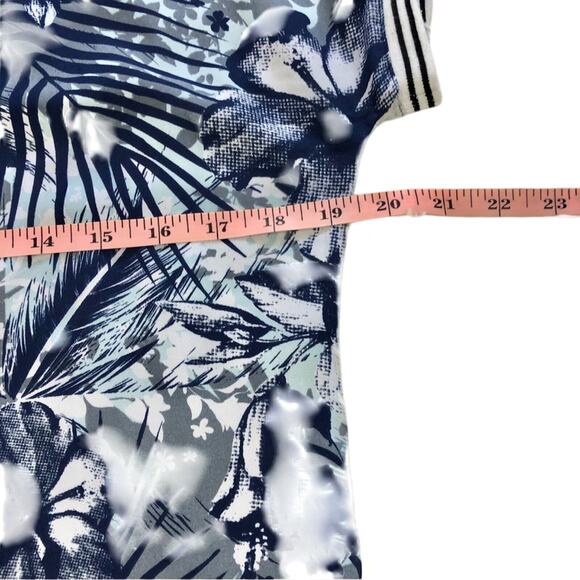 Rewind Blue Gray White Tropical Floral Print Top Mixed Media Fabric Short Sleeve - Picture 10 of 16